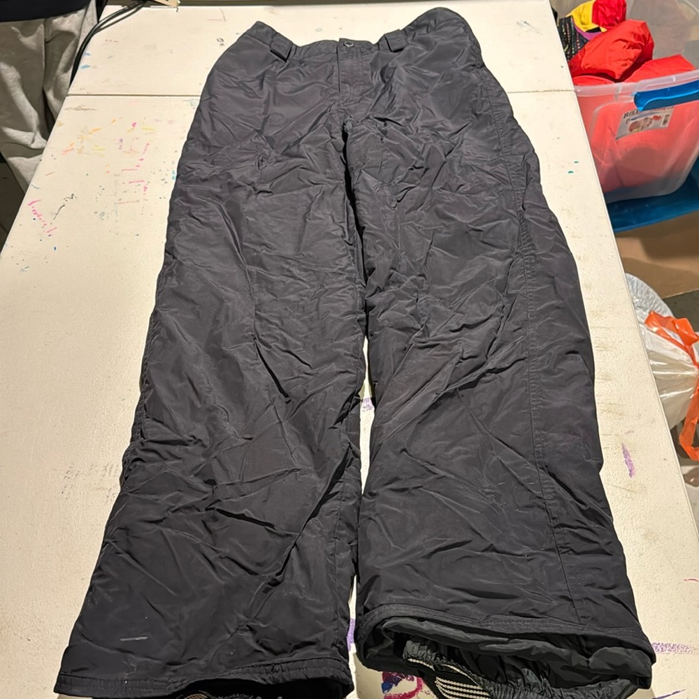 Obermeyer black ski pants.   Youth XL. 18/20.  27” inseem.
